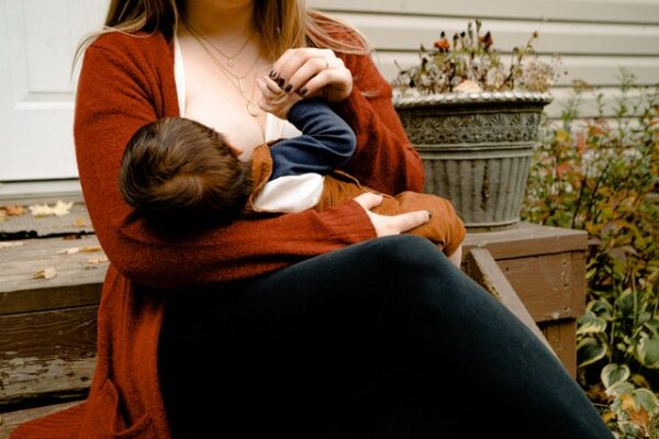 What is the difference between foremilk vs. hindmilk? How do different methods of breastfeeding affect your baby?