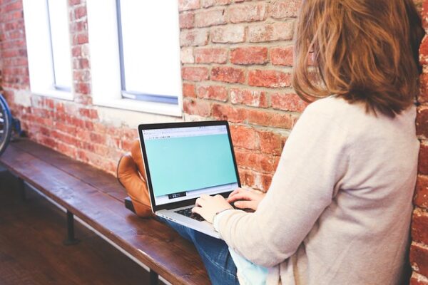 How College Students Can Reduce Student Loan Debt