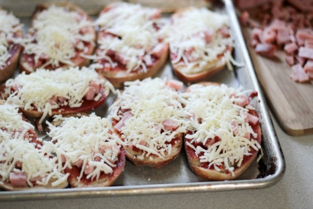 Mini French Bread Pizza Recipe - Nerdy Millennial