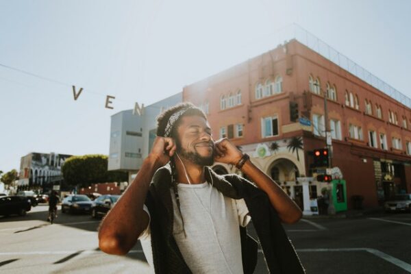 5 Ways To Live A Happier And More Positive Life