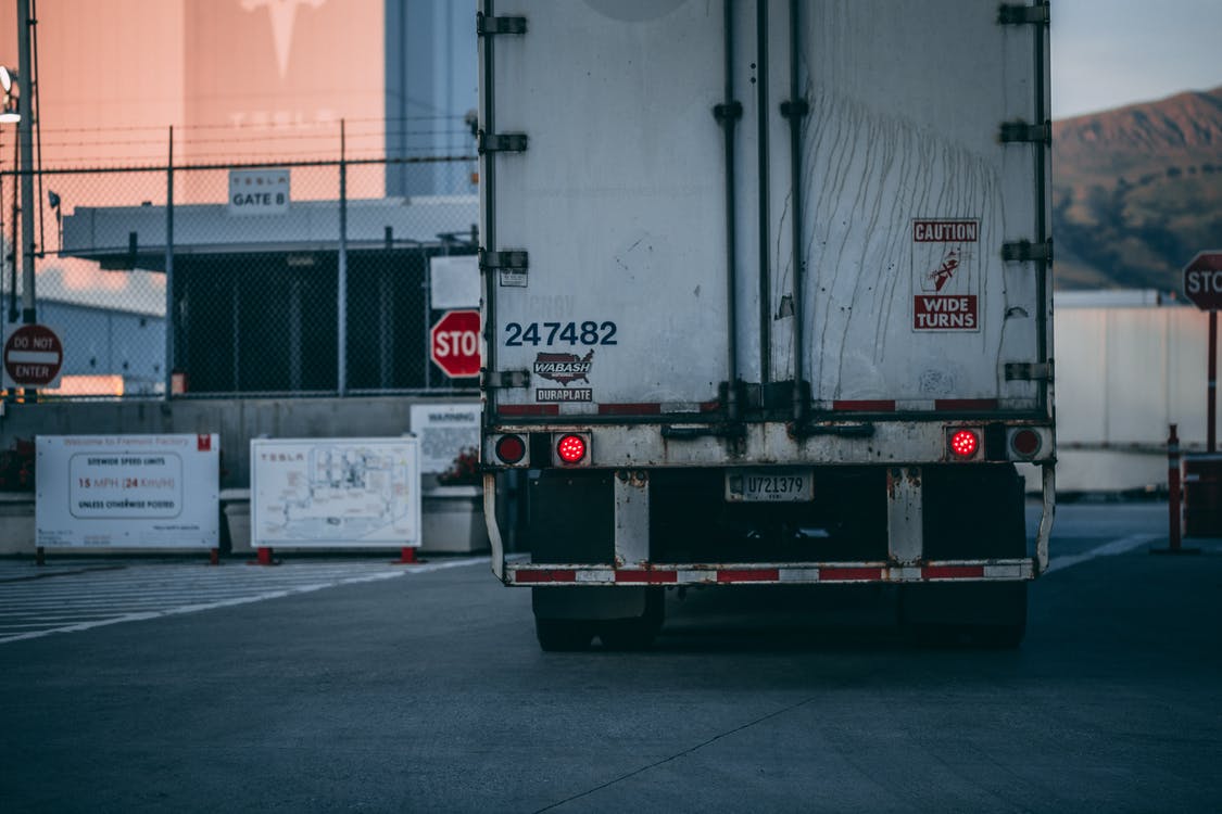 The Ultimate Guide to Hiring a Truck for Moving: Tips and Tricks